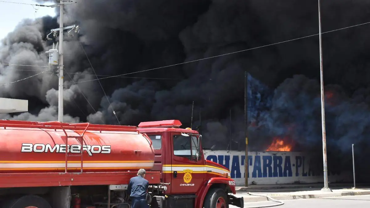 se incendia chatarrera