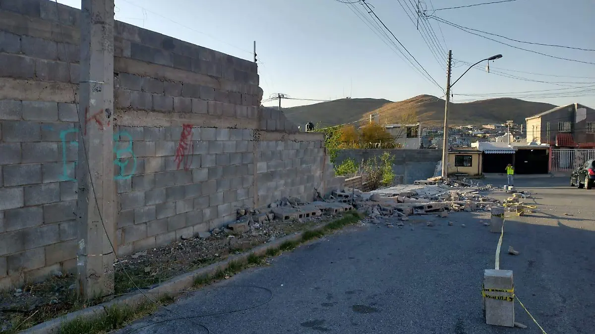 colapsa barda de casa hogar 1