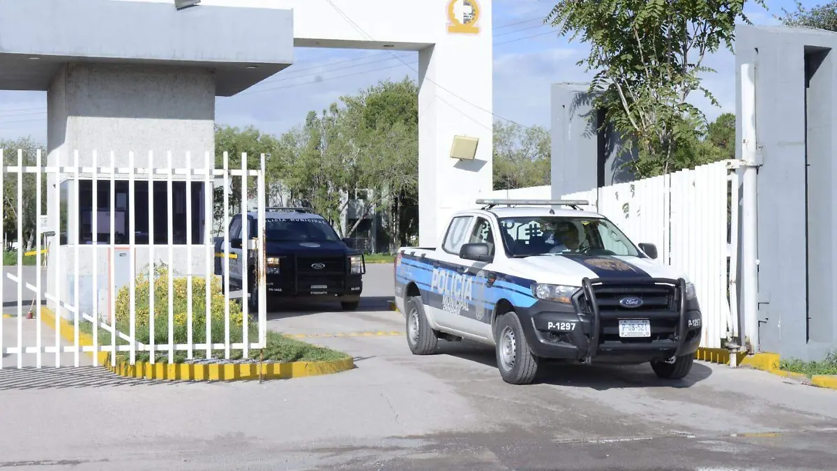 policias en el tec II