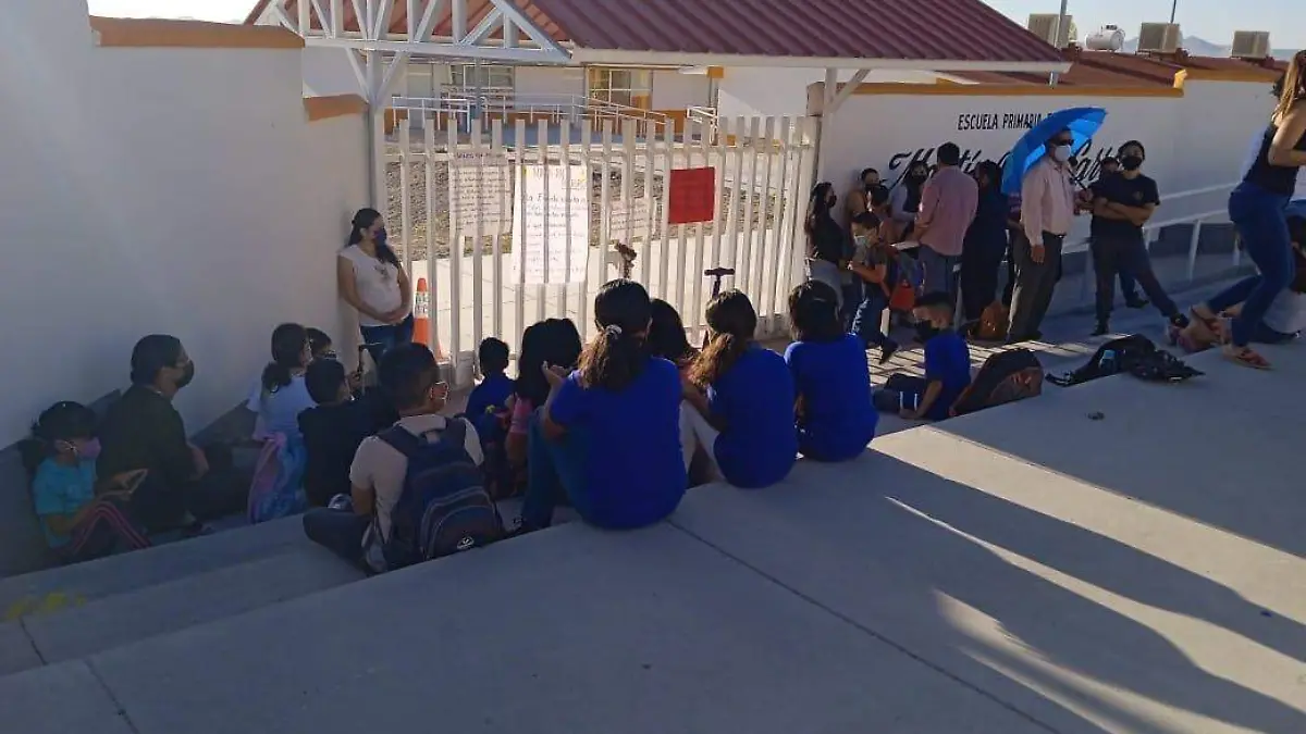 clausuran escuela