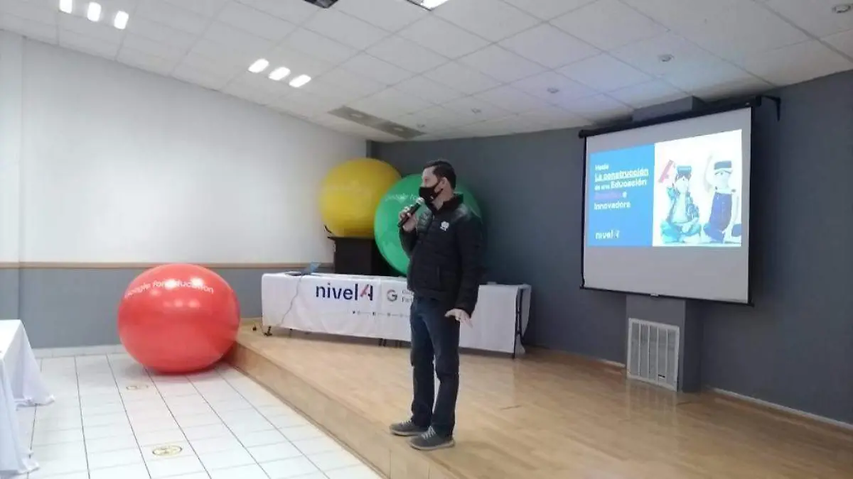 exposición Colegio Mundo Bilingüe