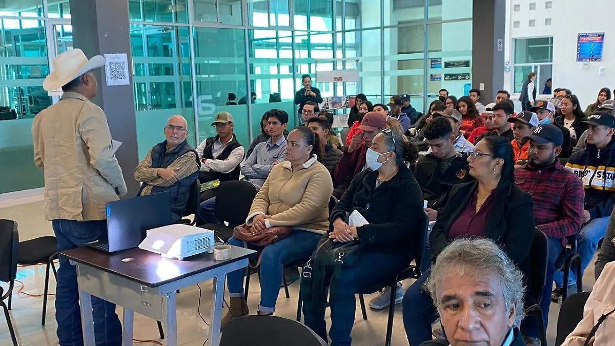 ESTUDIANTES Y MAESTROS