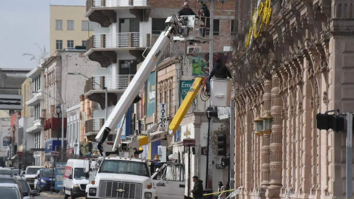 RETIRAN ADORNOR DE EDIFICIOS