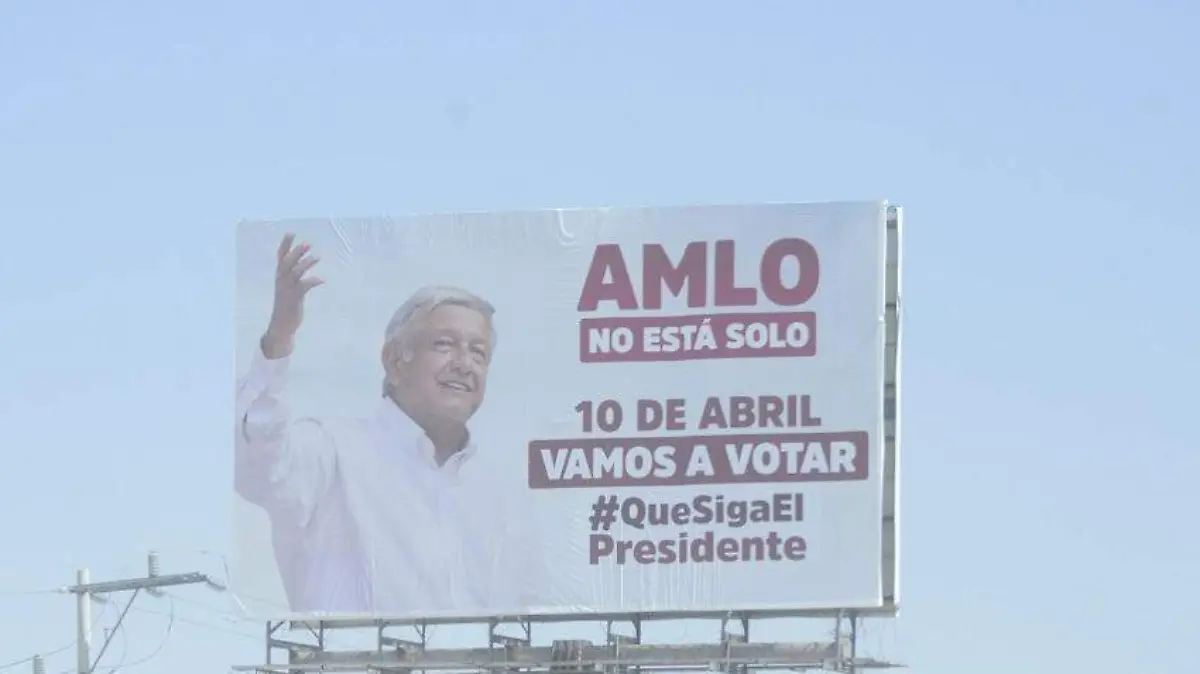 Anuncio espectacular de AMLO av Teofilo borunda y calle 23a (8)