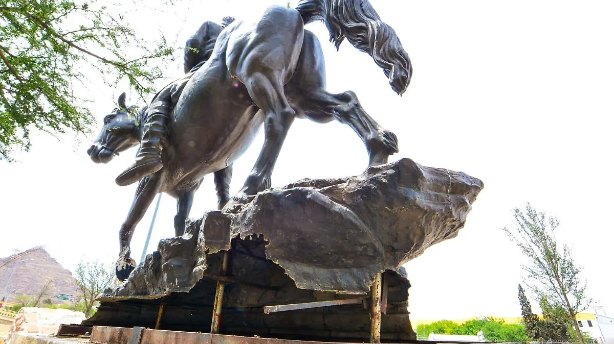 descuido en monumento de victorio ok