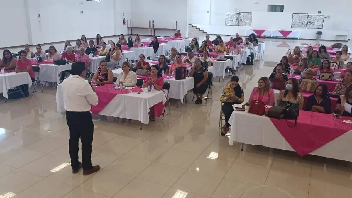 MUJERES PRIISTAS