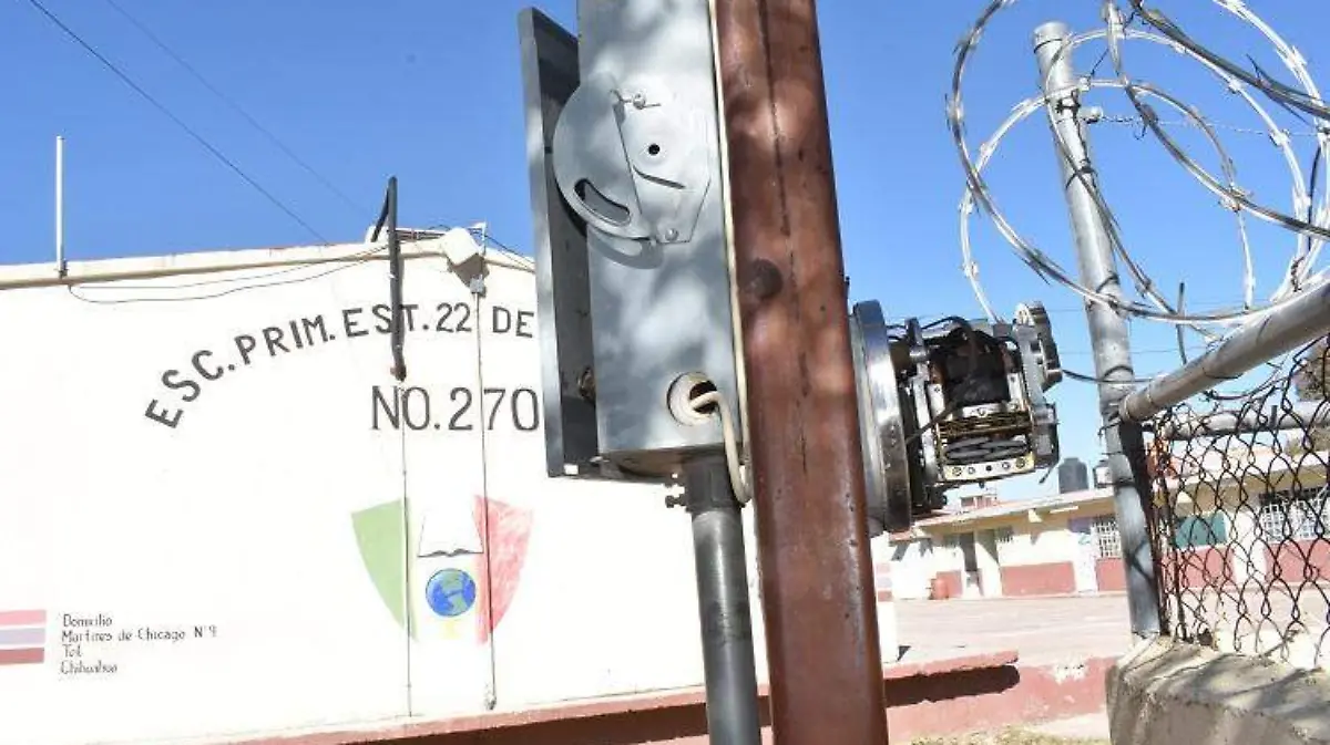 VANDALIZAN ESCUELA  (15)