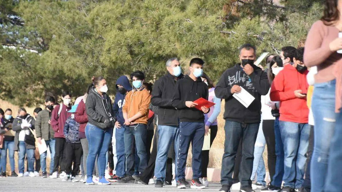 filas de adolescentes