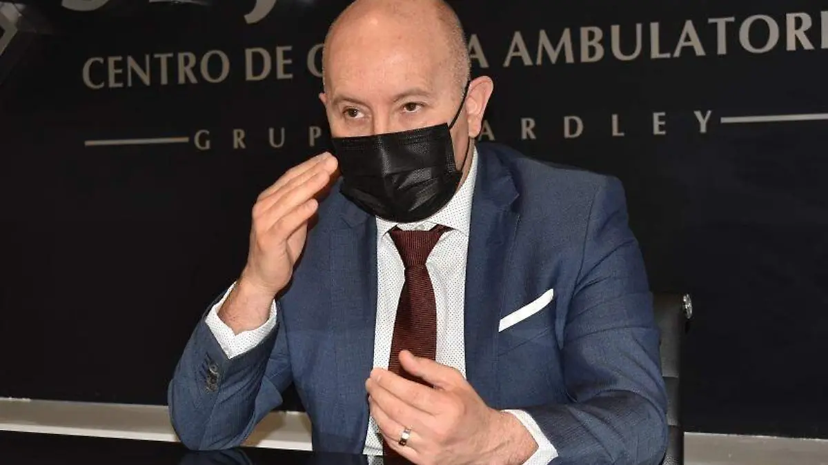 DR ROGELIO REZA NOTA VELVET (7)