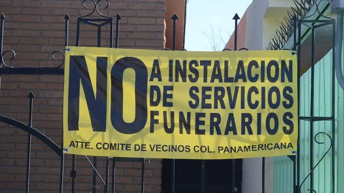 Vecinos se manifiestan a no instalacion de funeraria calle Carbonel y Republica de uruguay (1)