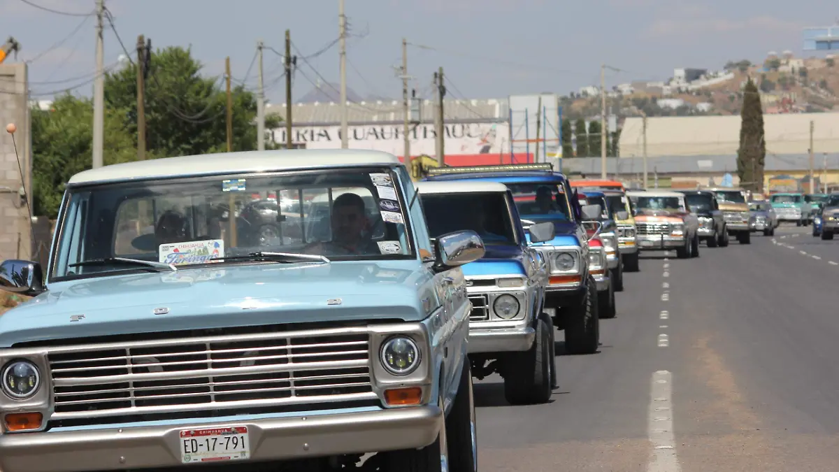 Casi 200 camionetas se reunieron en Cuauhtémoc