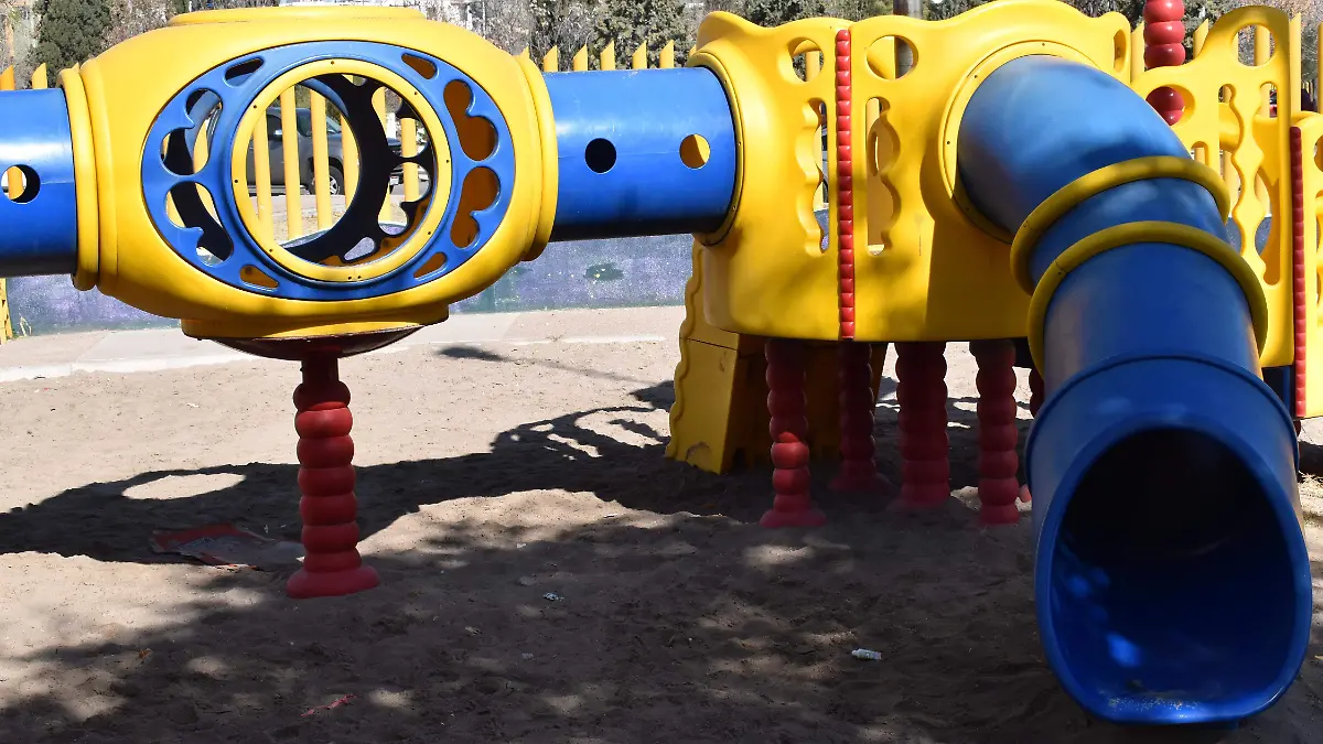 PARQUE PALOMAR DAADO ,GRAFITI  Y SIN TAPAS DE REGISTROS NOTA VIANEY  (11)