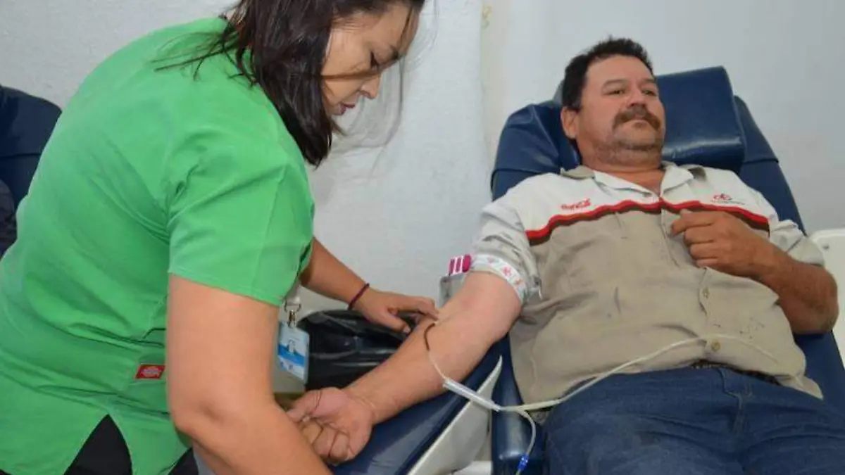 llegan insumos al hospital central  (27)