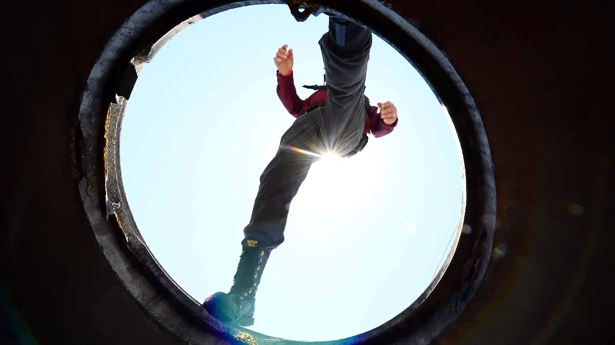 registro de la CFE sin tapadera en banqueta de la PGR  (60)