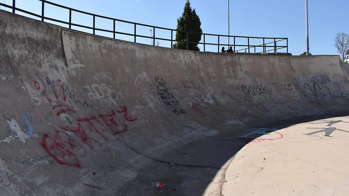 PARQUE PALOMAR DAADO ,GRAFITI  Y SIN TAPAS DE REGISTROS NOTA VIANEY  (22)