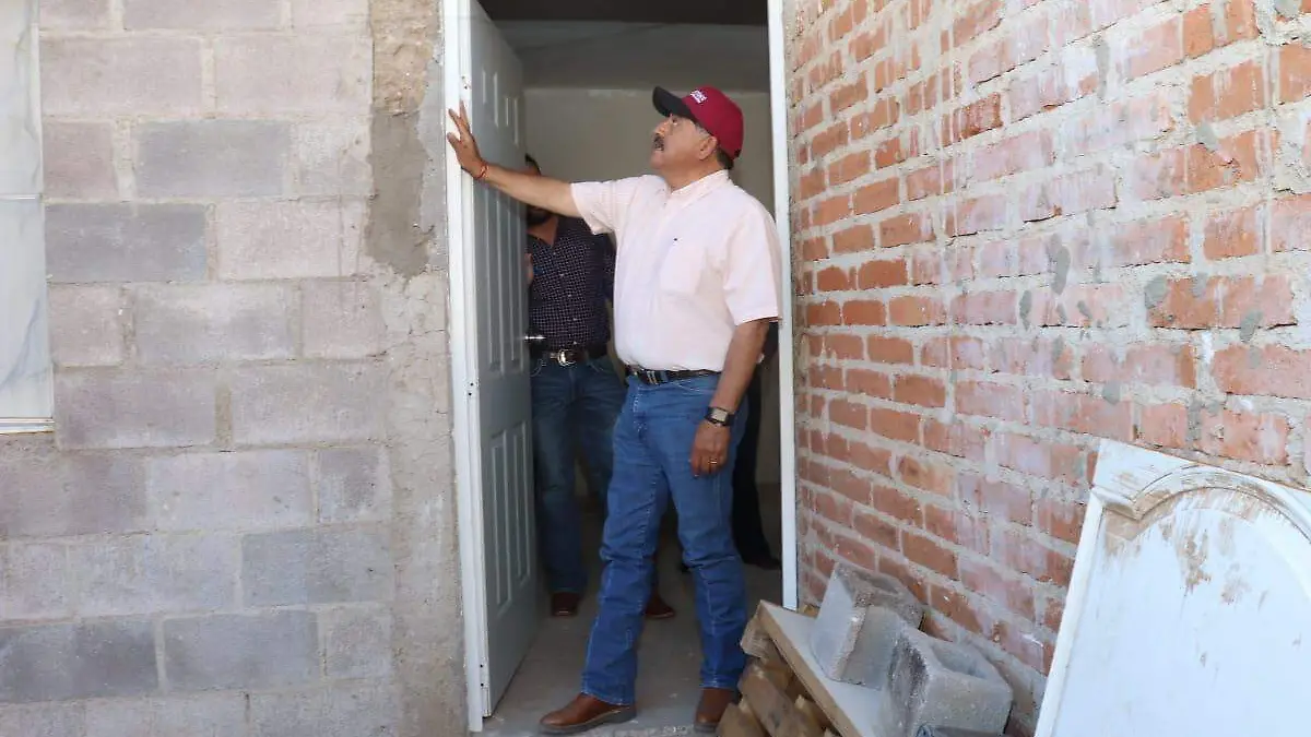 1 Benefician a 40 familias con cuartos dignos y baños adicionales