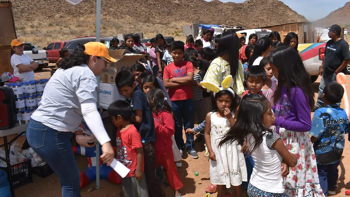 FESTEJAN A TARAHUMARAS X DIA D NIÑO NOTA PALOMA  (7)