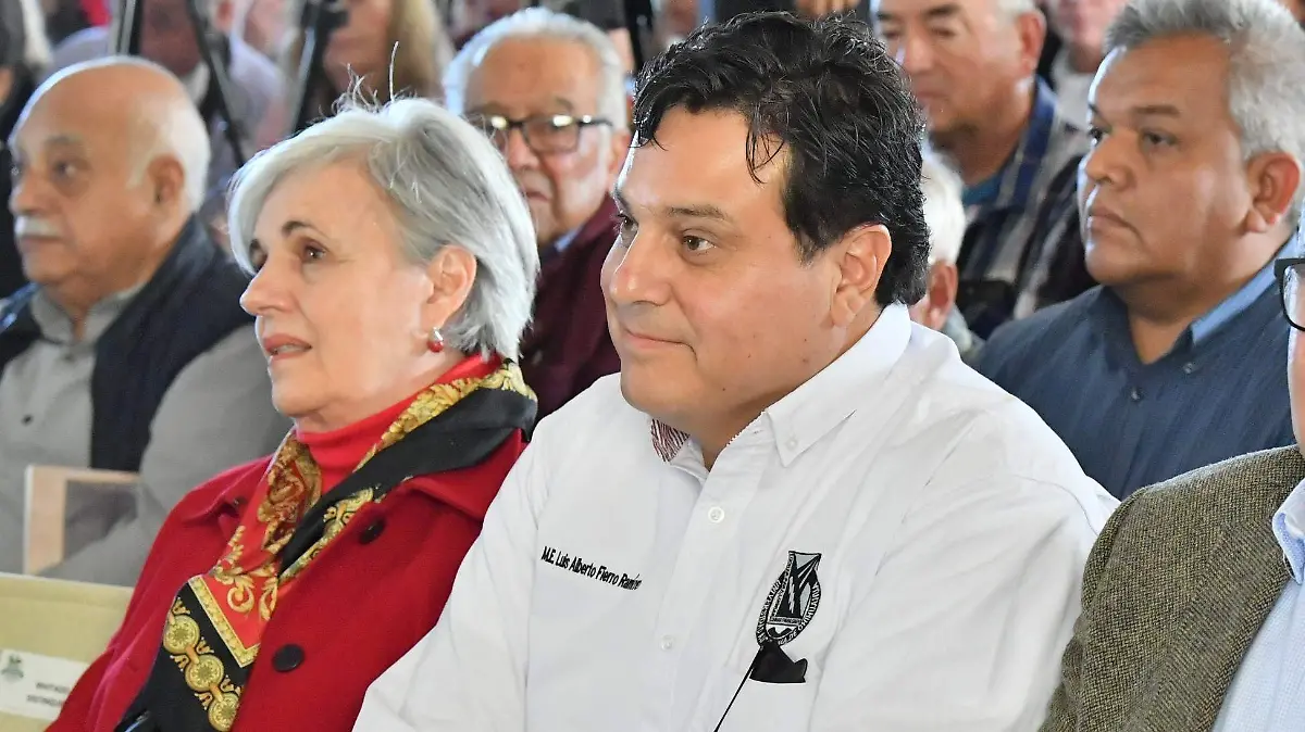 1 Podrán estudiar primer año de cualquier carrera en 17 campus de la UACh EN LA IMAGEN APARECE EL RECTOR ACOMPAÑADO DE LA SECRETARIA DE CULTURA FOTO GOBIERNO DEL ESTADO