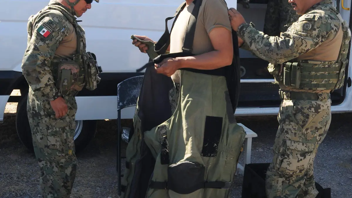 simulacro de bomba en un avion (8)