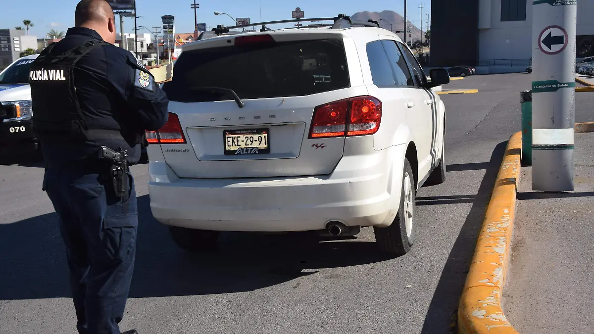 mal estacionados en fashuion mall (16)