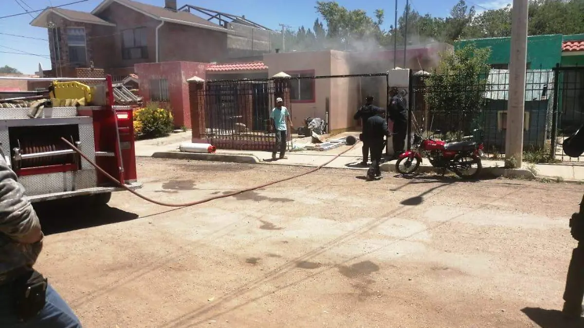 Incendio en vivienda acaba con bienes de una familia