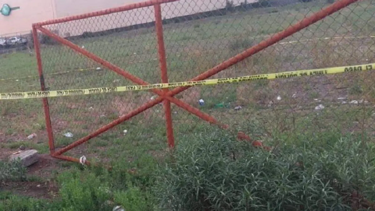 Encuentran sin vida a joven detrás de centro comercial