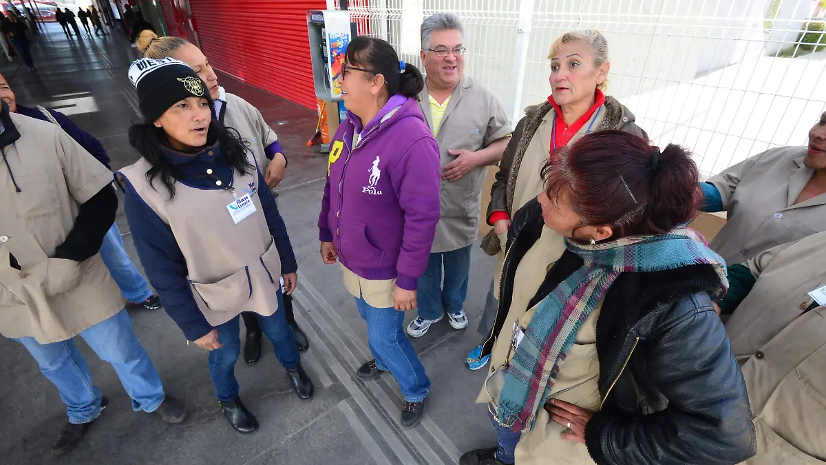protestan mujeres de la limpieza en estacion vivebus sur por falta de pago  (15)