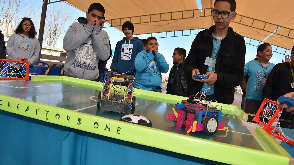 ORGANIZA SECUNDARIA FEDERAL No.12 TORNEO DE FÚTBOL CON ROBOTS (3)