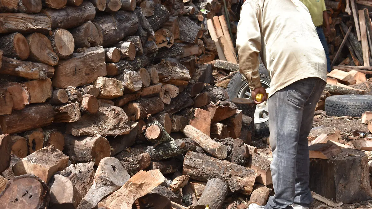 Si incumplen con pacto de precio de leña serán retirados, advierte Municipio