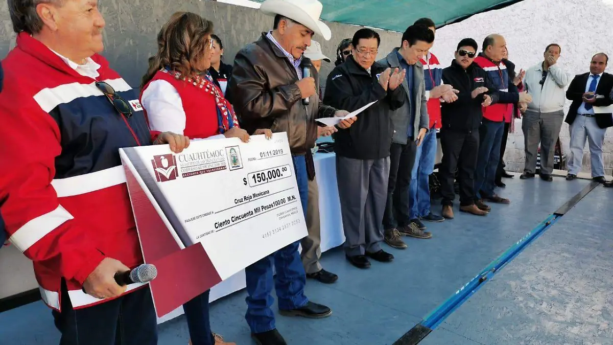 La administración entregó un cheque por 150 mil pesos, de recursos públicos a la institución