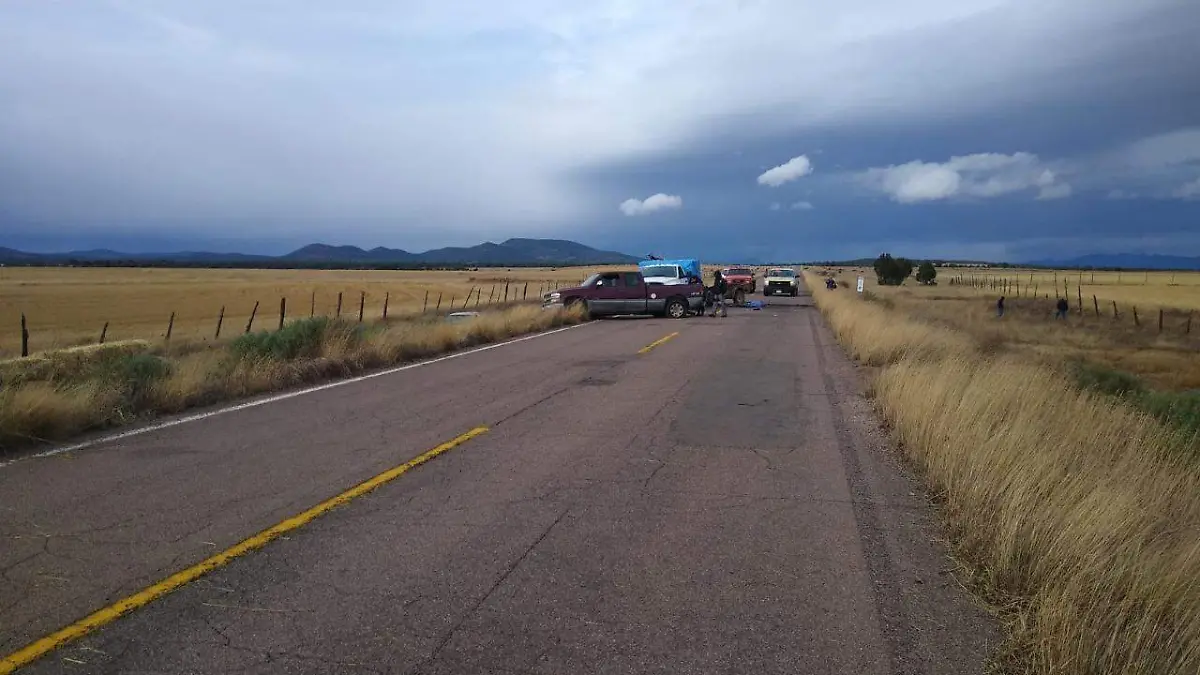 FOTO FZO Muere trabajador de la SCOP al bachear carretera_ conductor ebrio lo atropelló