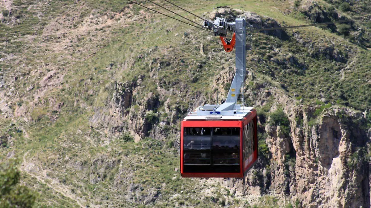 Cancelan reservaciones y hay perdidas expresan operadores turisticos de Creel por fallas en teleferico