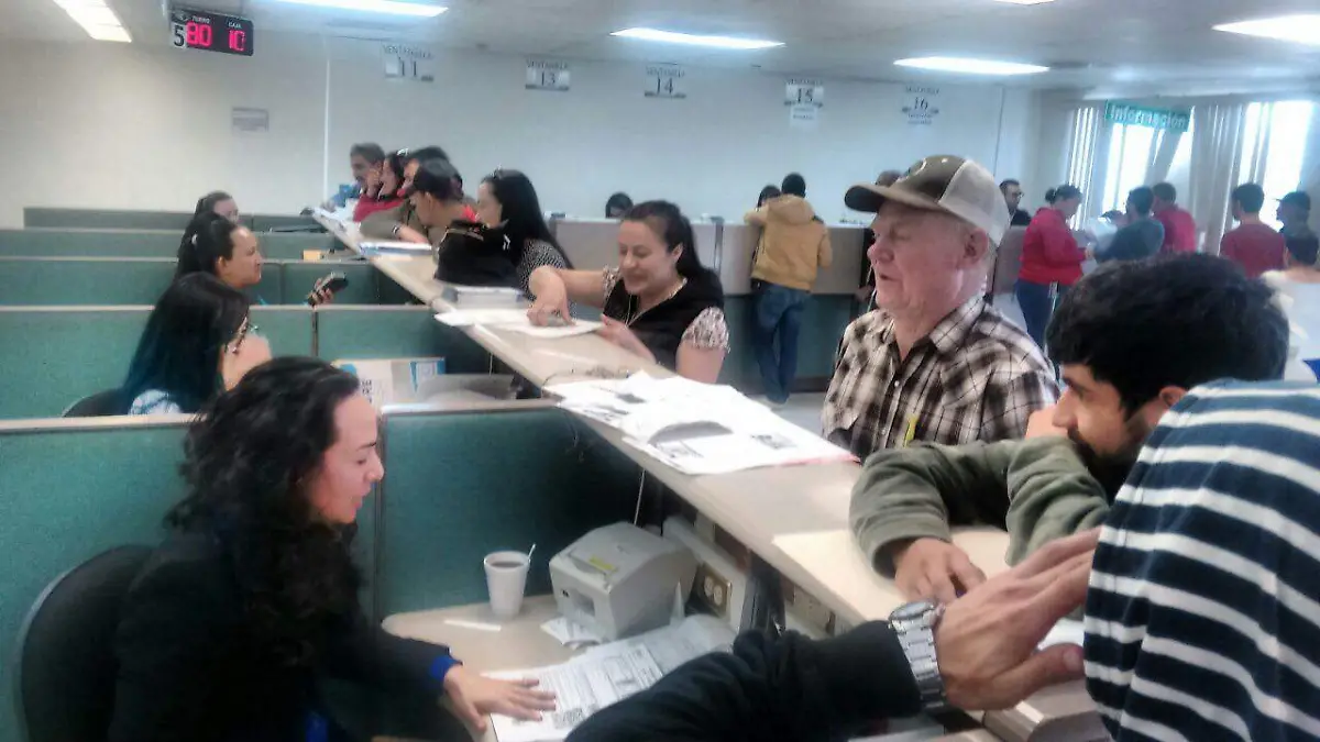 Inicia programa de Revalidacion Vehiuclar con afluencia pero sin saturacion en Cuauhtemoc