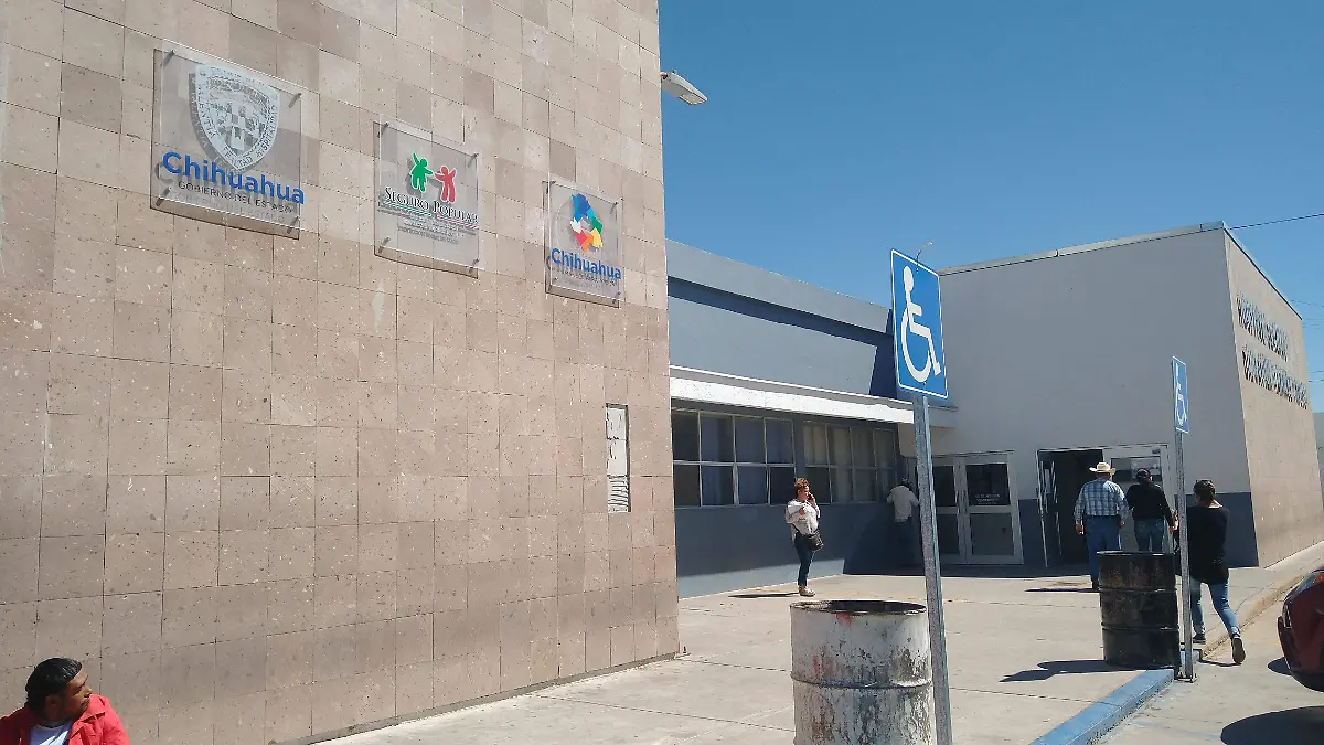 1 Menguan necesidades del centro de salud con ayuda de la IP