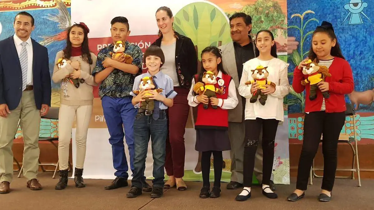 FOTO CORTESÍA FAMILIA Los ganadores de todo el país, se reunieron en el Museo Nacional de Acuarela de México