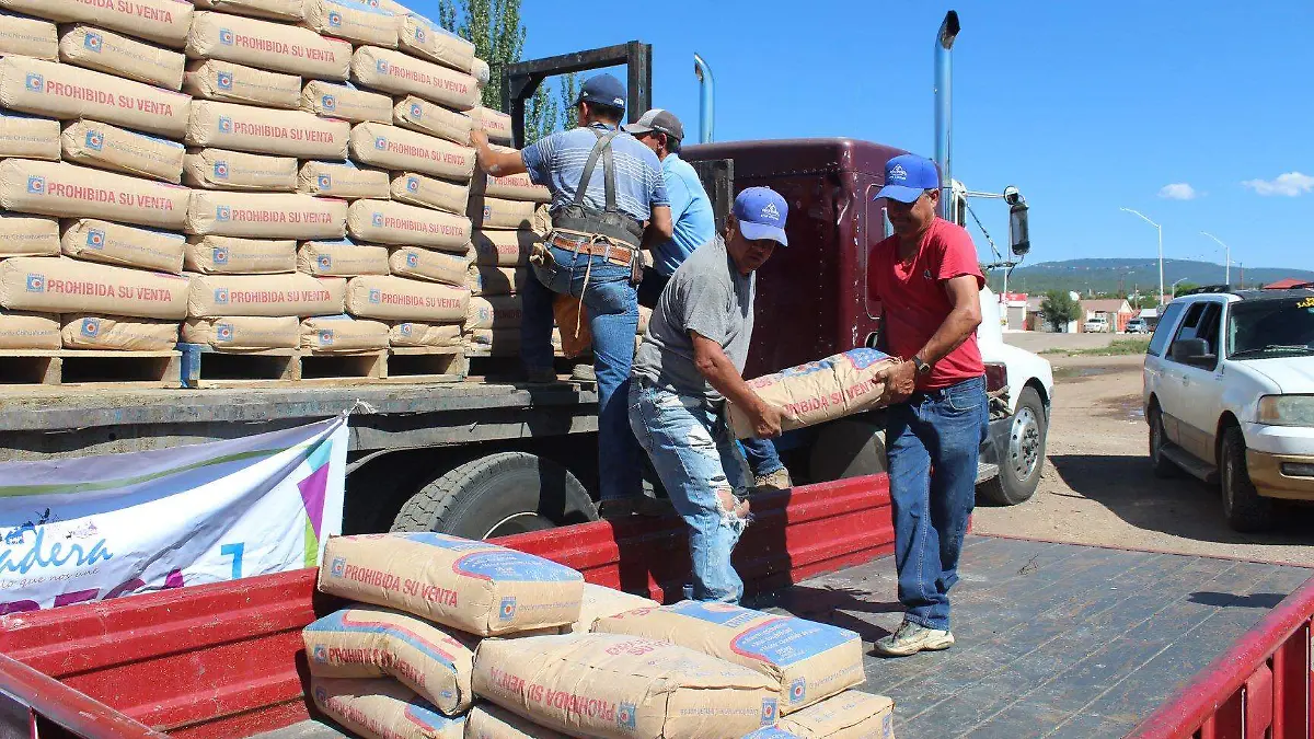 1 Facilitan materiales de construcción a crédito a habitantes de Madera