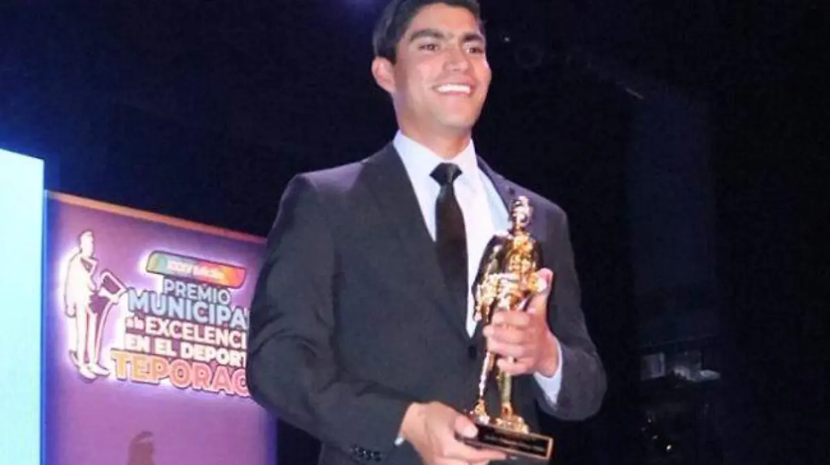 Andrés Olivas Teporaca de Oro