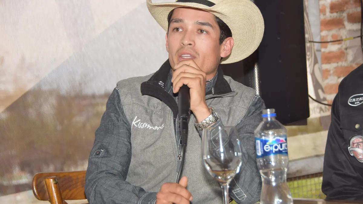 AER-Cesar Bustamante-representanteb de la AER