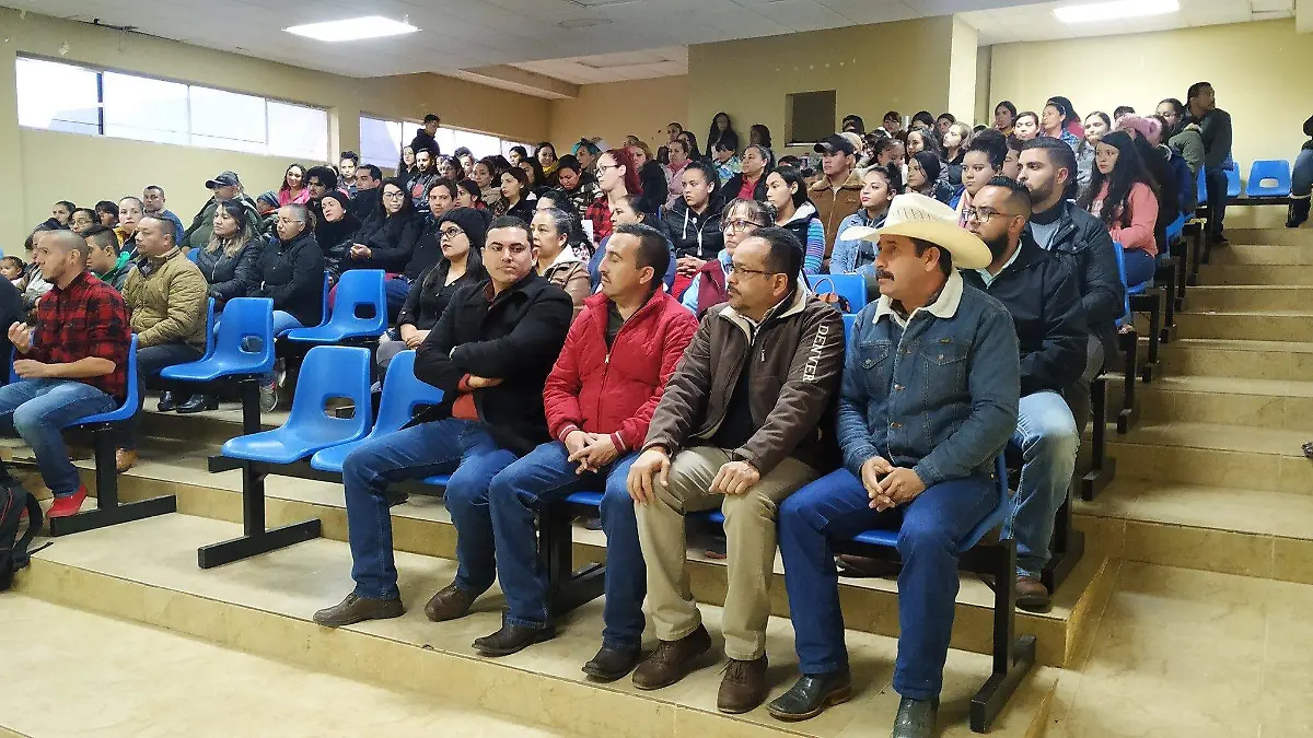1 Construirán clínica de rehabilitación motriz, en Madera EN LA IMAGEN EL ALCALDE DURANTE LA EXPLICAICÓN DEL PROYECTO FOTO MUNICIPIO DE MADERA