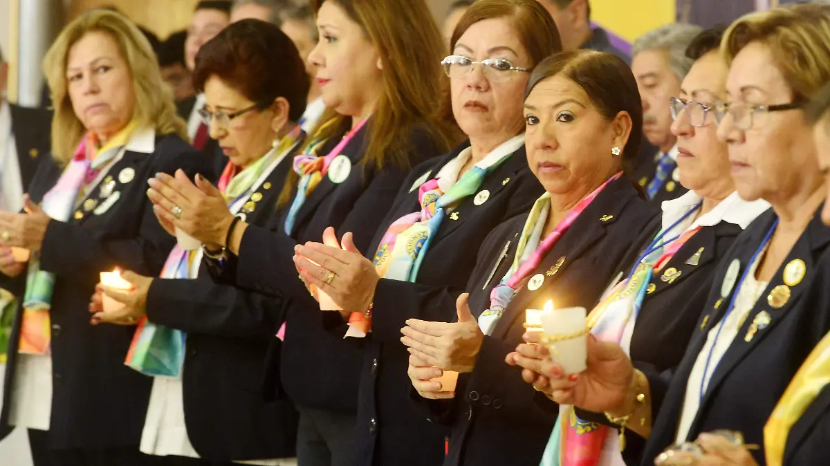 damas leonas rinden homenaje  (4)