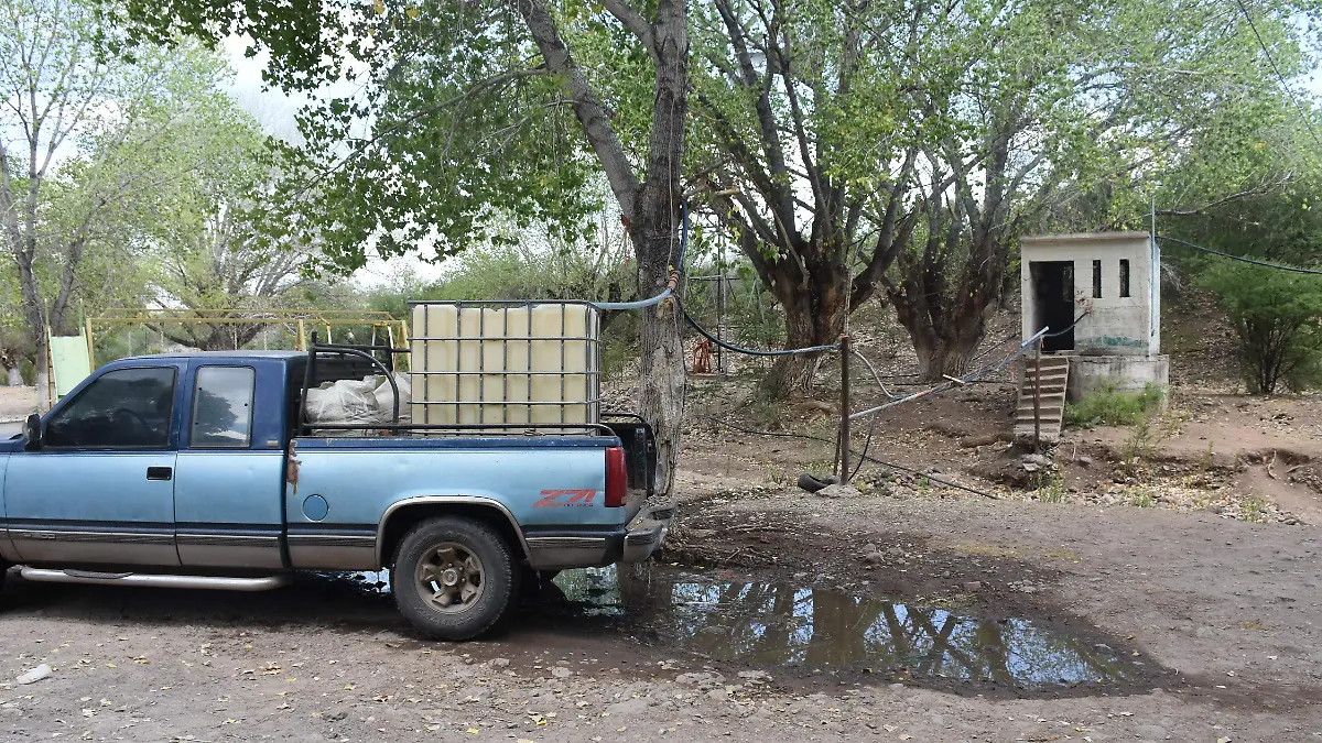 sequia ejuido el charco traslado agua en estanques (7)