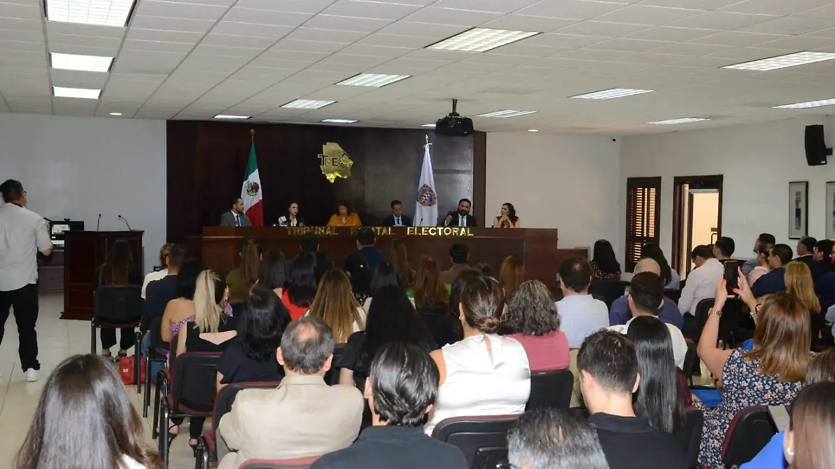 presentan libro “Democracia Constitucional en México”