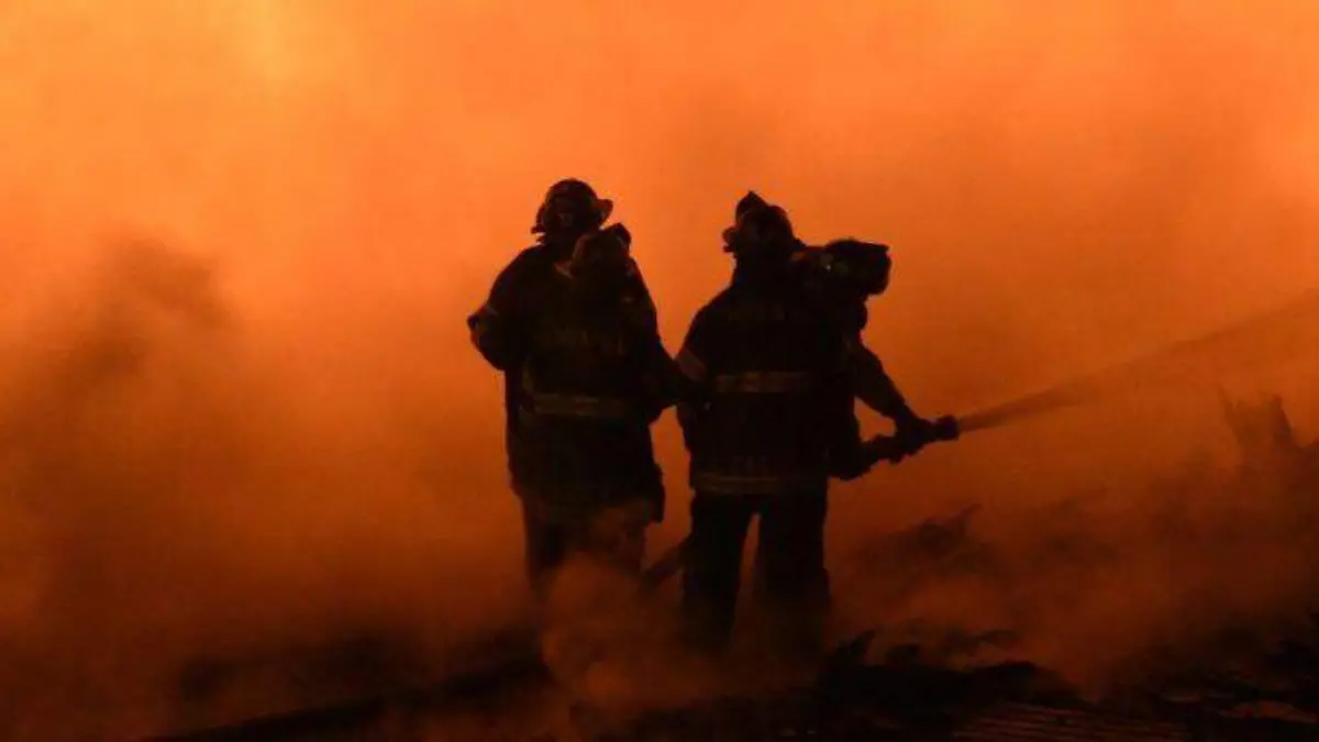 bomberos en incendioo