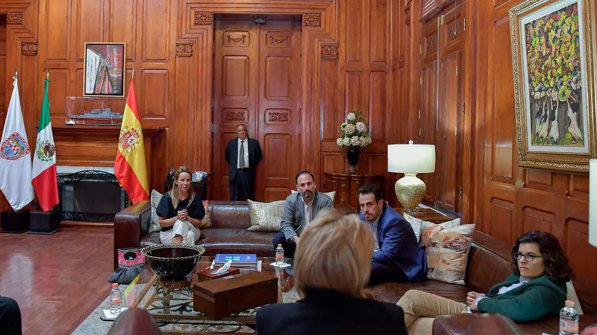 Maru y consul de España3