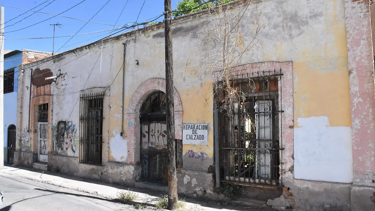en el abandono casonas y negocios en la calle aldama locales cerrados (14)