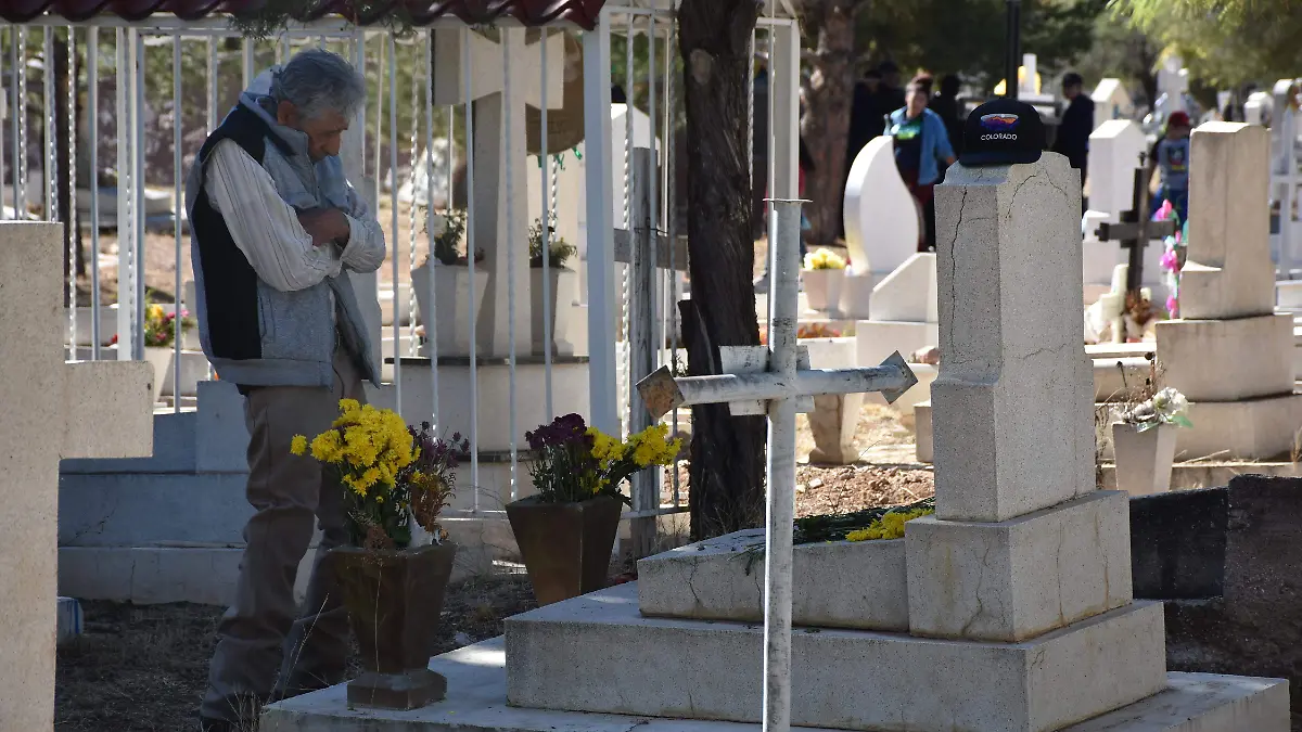 venta de flores y fieles en panteones del sur (13)