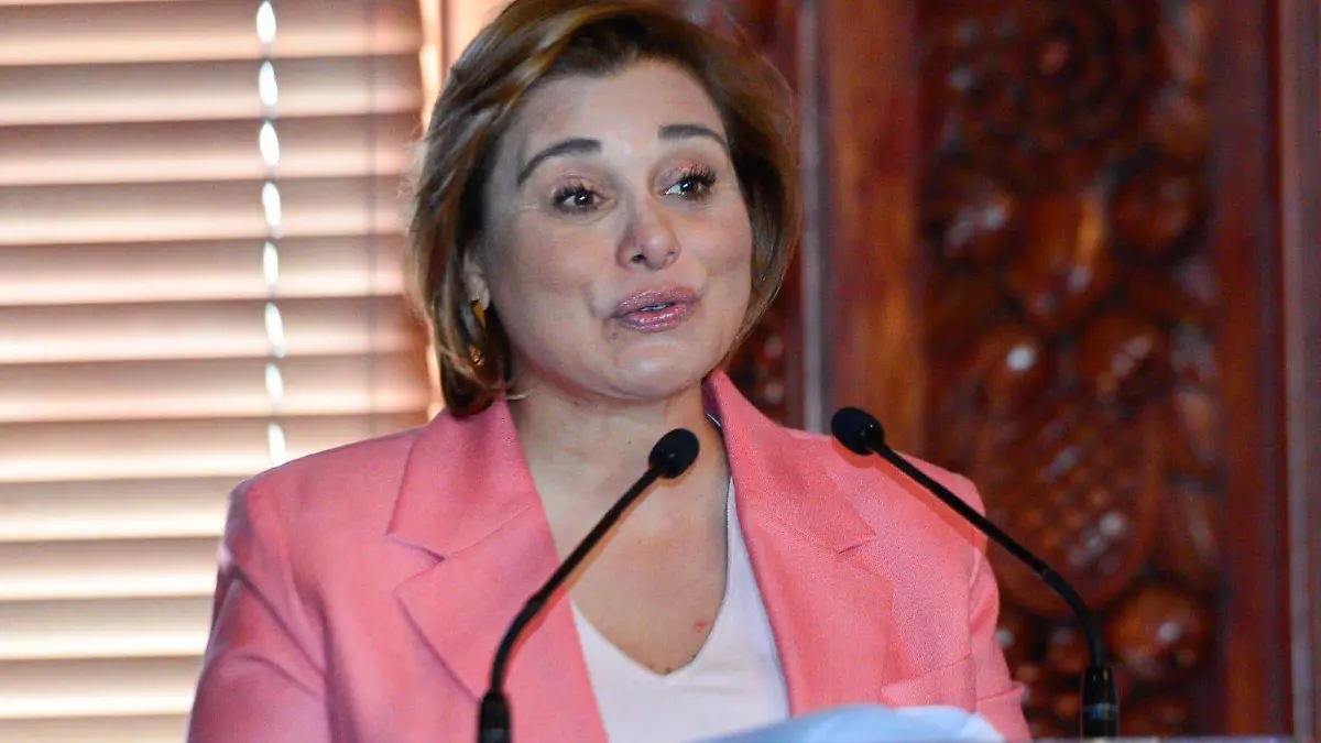 Envía Maru Campos