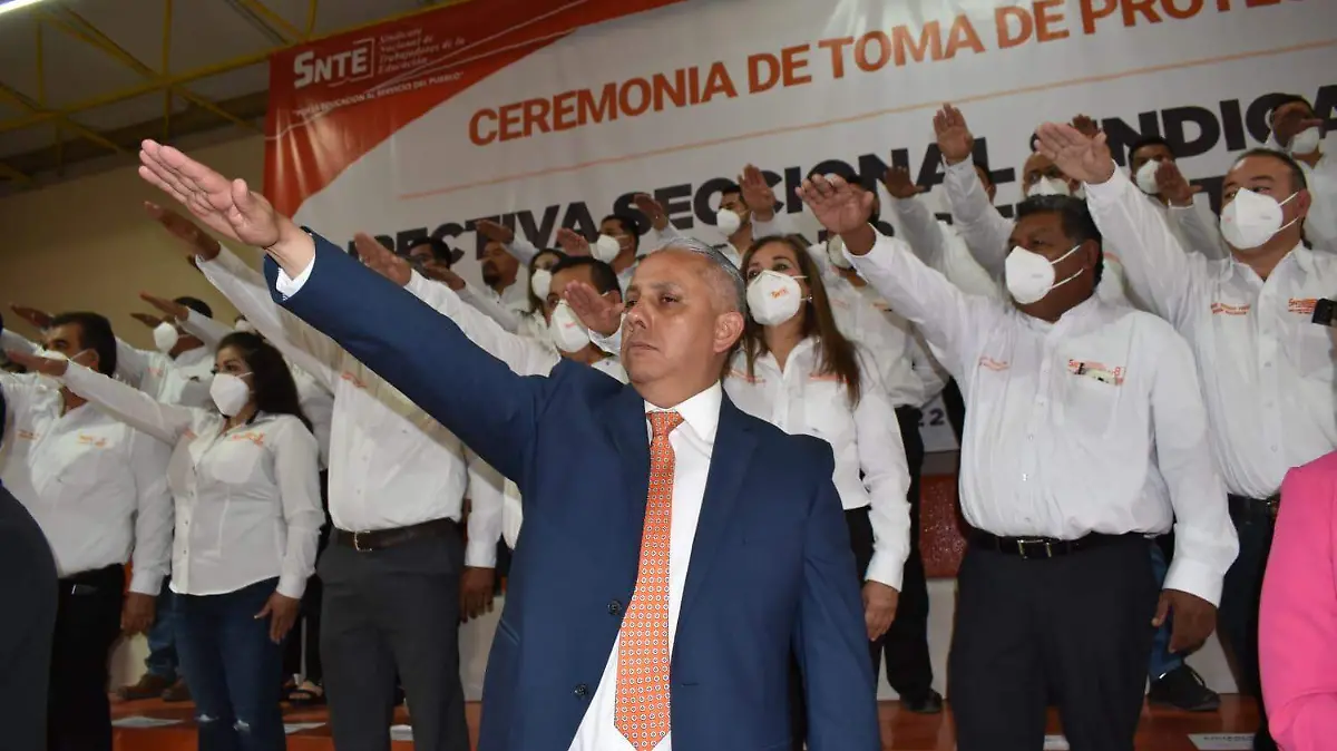 rinde protesta eduardo zendejas