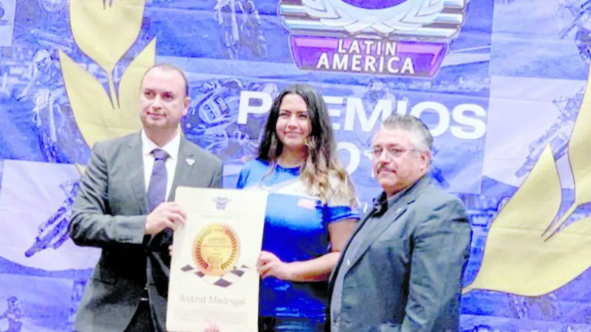 Astrid CORTESIA-4 colas