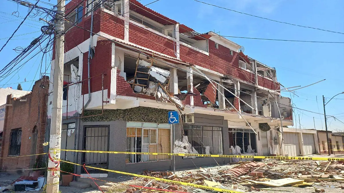derrumbes en avenida zarco